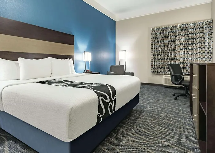Top Hotels in Phoenix Near Airport for Convenient Stays