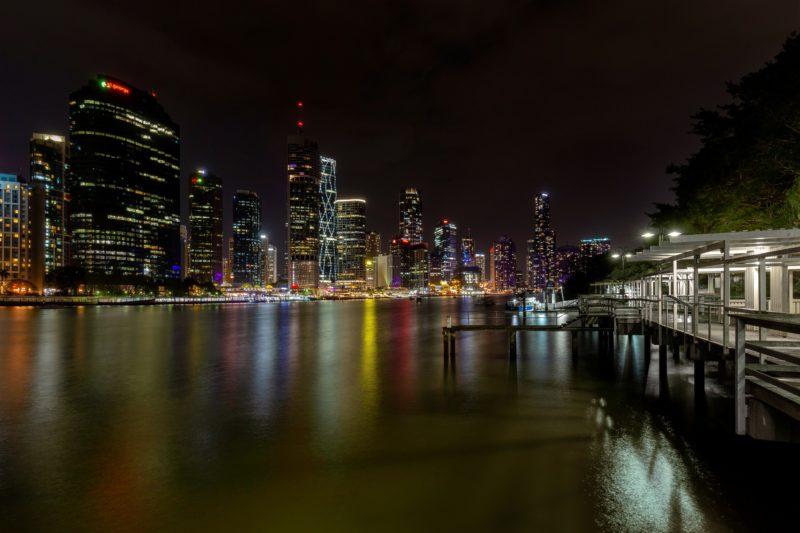 il pontile di kangaroo point a brisbane di notte